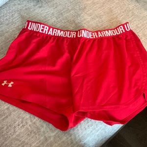 Under Armer Red Women’s Athletic Shorts Size XL